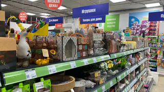 Купила в "Фикс Прайс" обычный поднос, но не для чаепития: как превратить его в трендовый декор для дачи