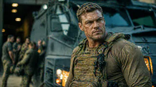 «Военная машина» держится в топе, но сиквел завис: почему Lionsgate не спешит с продолжением и что уже известно