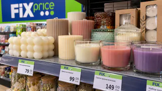 Свечи из Fix Price и пустые банки: за 10 минут получается новогодний декор, который выглядит на тысячи рублей