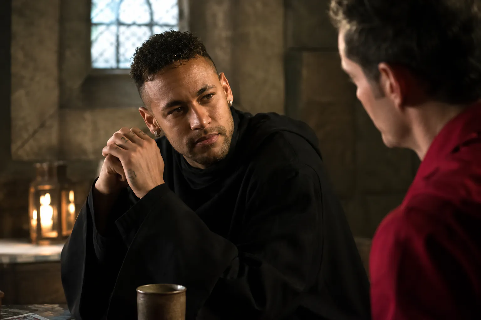 Сериал Netflix с 8,2 на IMDb исполнил мечту Неймара: футболист сыграл монаха — но его камео многие увидели не сразу