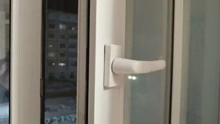 Установщики окон об этом молчат - и зря: этот простой приём избавляет от грязи на долгие годы