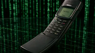Телефон Нео оказался киношным обманом: Nokia 8110 щёлкала крышкой только в «Матрице» — а покупателям продавали совсем другой аппарат