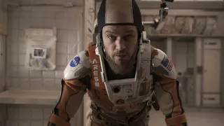«Великая стена» с Мэттом Дэймоном: как забытый боевик влетел в топ Netflix благодаря мемам