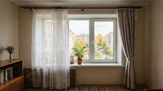 Обычные карнизы уже не в фаворе: в 2026 умные люди выбирают эти 3 решения — потолок кажется выше, а интерьер дороже