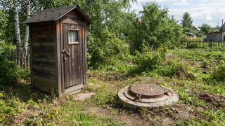 Два биологических способа очистки выгребной ямы - без химии, откачки и вони