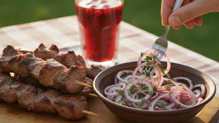 Маринованный лук из шашлычной Адлера— получается вкуснее шашлыка: спасет любое мясо, готовьте сразу таз