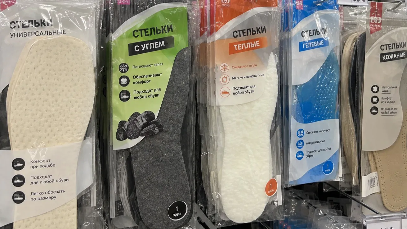 Дешевые стельки из Fix Price беру сразу по 10 штук — режу и расклеиваю по дому: копеечная хитрость для хозяек