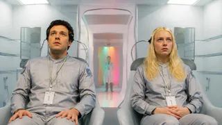 Netflix спрятал три отличных sci-fi почти на виду — один закручивает время в узел, второй лезет в голову, а третий возвращает веру в космос