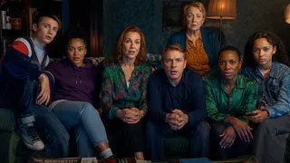 Мини-сериал «Годы» оказался неожиданной заменой «Черному зеркалу»: всего 6 серий — а зрители вспоминают его даже спустя четыре года