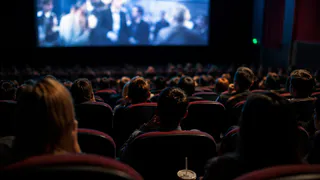 Netflix запер семью дома и обещал новый «Птичий короб»: зрители включили «Последний дом» и быстро поняли, где их обманули