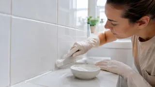 Плитка блестит, как во дворце: беру простые продукты на кухне, смешиваю и получаю «зеркальный» кафель