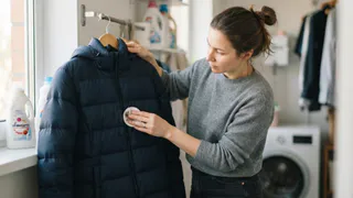 2 капли на ватный диск — и куртка как из магазина: без стиралки и химчистки