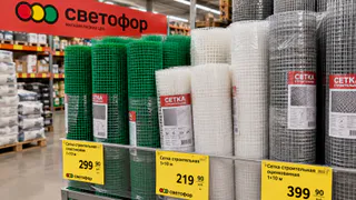 Строительная сетка из «Светофора» — находка для дачников: 6 полезных идей от шпалеры до защиты грядок 
