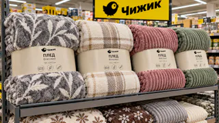 Пледы из Чижика пригодятся не только на кровати: 5 способов использовать их дома и на даче
