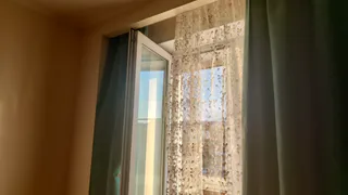 Какой цвет штор выбрать в этом сезоне: сделала из тёмной комнаты светлый оазис всего лишь с помощью ткани
