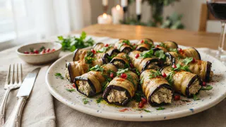 Добавляю грецкий орех и чеснок - выходит вкуснее чем в ресторане: рулетики из баклажанов по-армянски, улетают со стола первыми