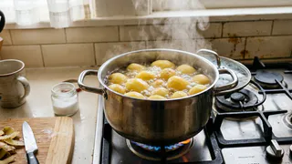 Варить картошку под крышкой или без: золотое правило для идеального вкуса