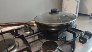 Сковородка стала блестеть, как новенькая. Простые трюки, которые помогут привести её в идеальное состояние